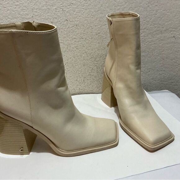 Circus by Sam Edelman Layla 2 Bootie in Modern Ivory - Picture 4 of 16